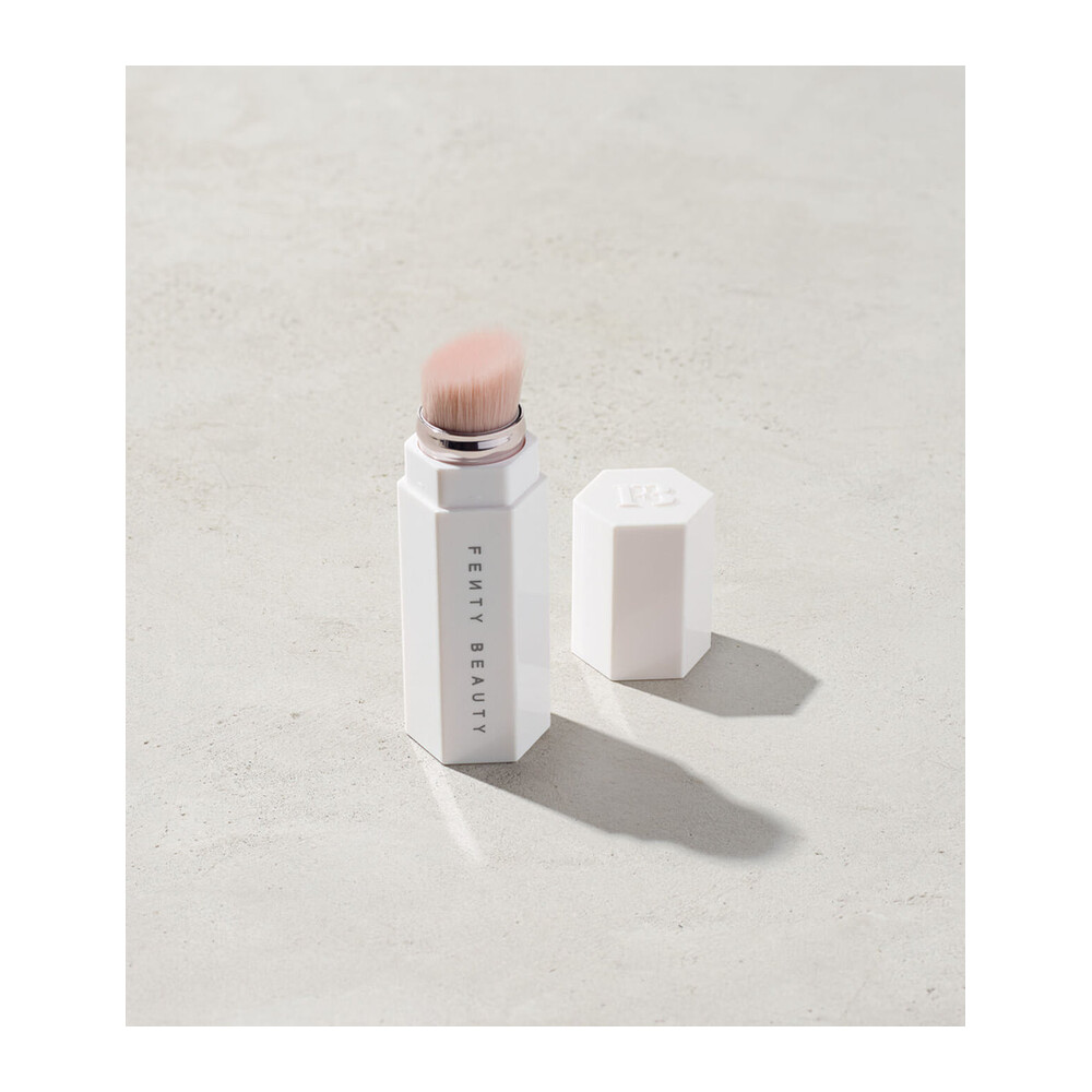 هایلایتر Fenty Beauty Portable Highlighter Brush 140