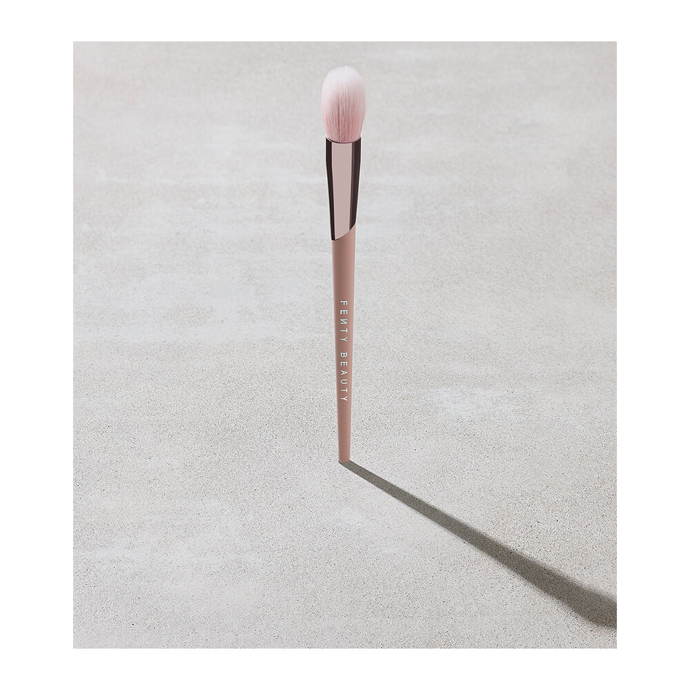 هایلایتر Fenty Beauty Precision Highlighter Brush 135