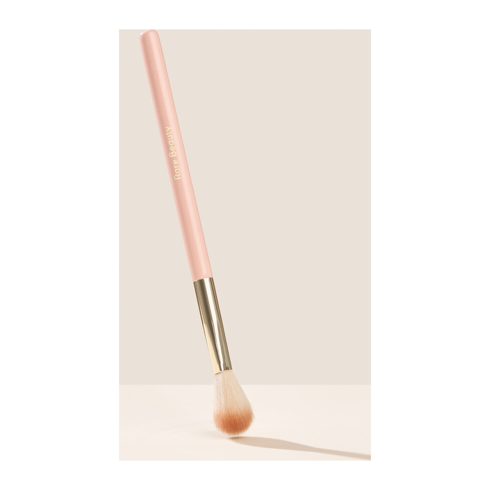 هایلایتر Rare Beauty Positive Light Precision Highlighter Brush