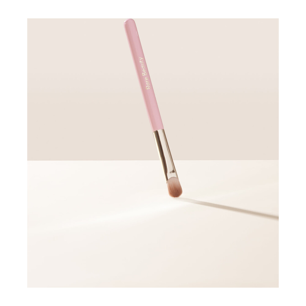 سایه چشم Rare Beauty Stay Vulnerable All-Over Eyeshadow Brush